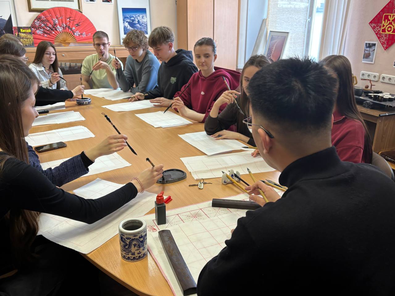 Подробнее о статье Calligraphy Master Class at BSEU: The Art of Chinese Writing